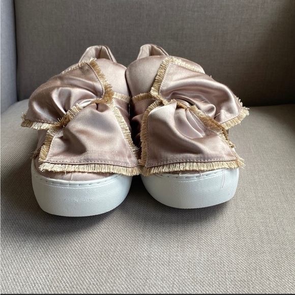 J/SLIDES NYL NWOT GOLD SATIN BOW PLATFORM SNEAKERS Sz 7.5 - Picture 3 of 6